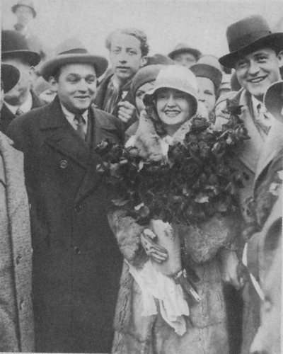 Willy Fritsch & Lilian Harvey mit Produzent Erich Pommer in Wien.