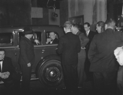 Willy Fritsch mit Pressevertretern in Stockholm/Schweden, 1934